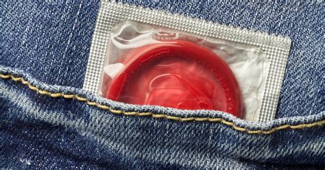 Fafanje brez kondoma za doplačilo Spolni zmenki Yengema